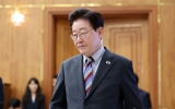이 대통령, DMZ 지뢰사고 장병 위문…"충분한 예우 반드시 챙겨달라"