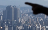 대출 옥죈 10·15대책 1년…한강벨트 거래 반토막, 외곽은 급증