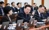 이 대통령 "한미동맹 매우 중요하나 주변 강국 관계도 중요…굴종적·사대적 태도 지양해야"