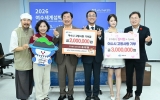 여수시 홍보대사 김다현·출향인사 송재동 대표, 고향사랑기부금 기탁