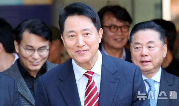 尹 이어 